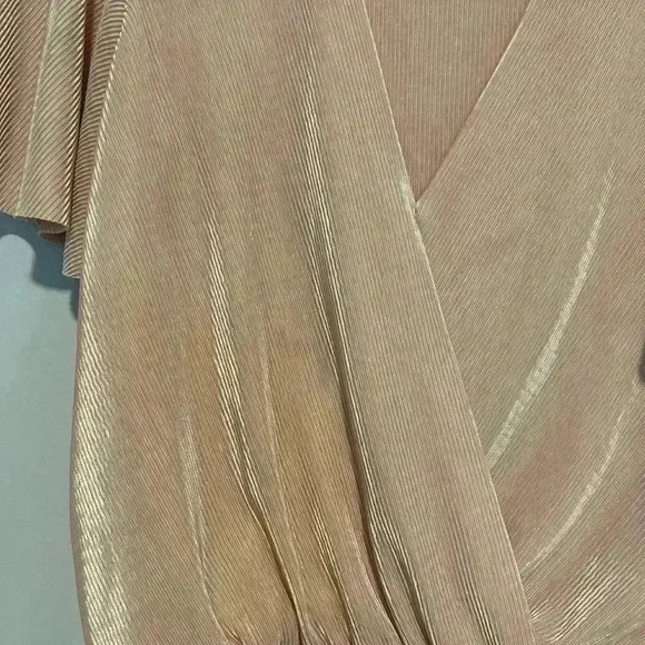 ASTR The Label Women's Short Sleeve Plisse Top In Blush S - Picture 3 of 5